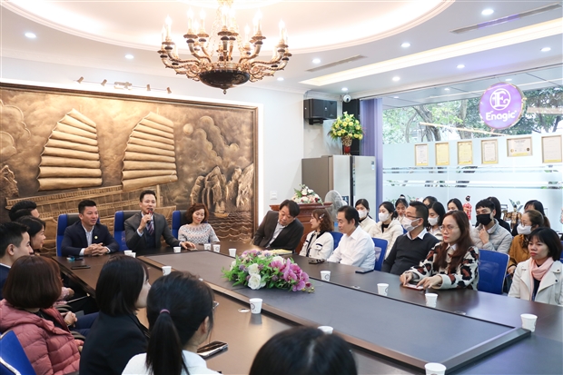 Ban lãnh đạo PTM Việt Nhật chúc Tết Giáp Thìn 2024 và trao quà đến CBNV công ty